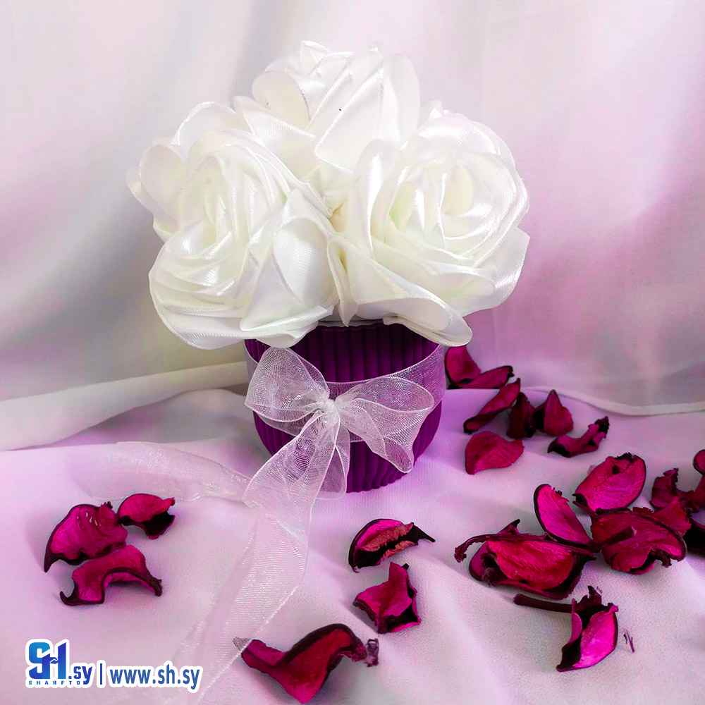 مزهرية ورد أبيض يدوي (Memo Gifts)