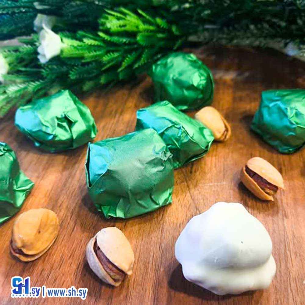 كرات عجينة الفستق الحلبي مع حبات الجوز (سكر نبات)