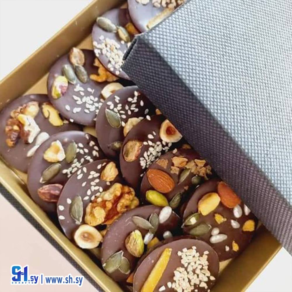 شوكولا بوكس بالمكسرات (Stephanie Chocolate)