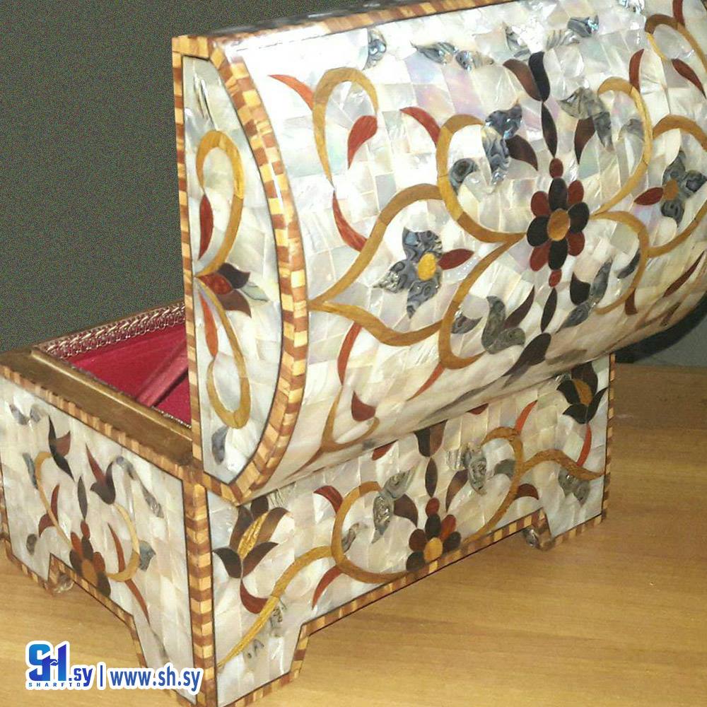 صندوق من الخشب الجوز الطبيعي 3 (عصام الحلبي)