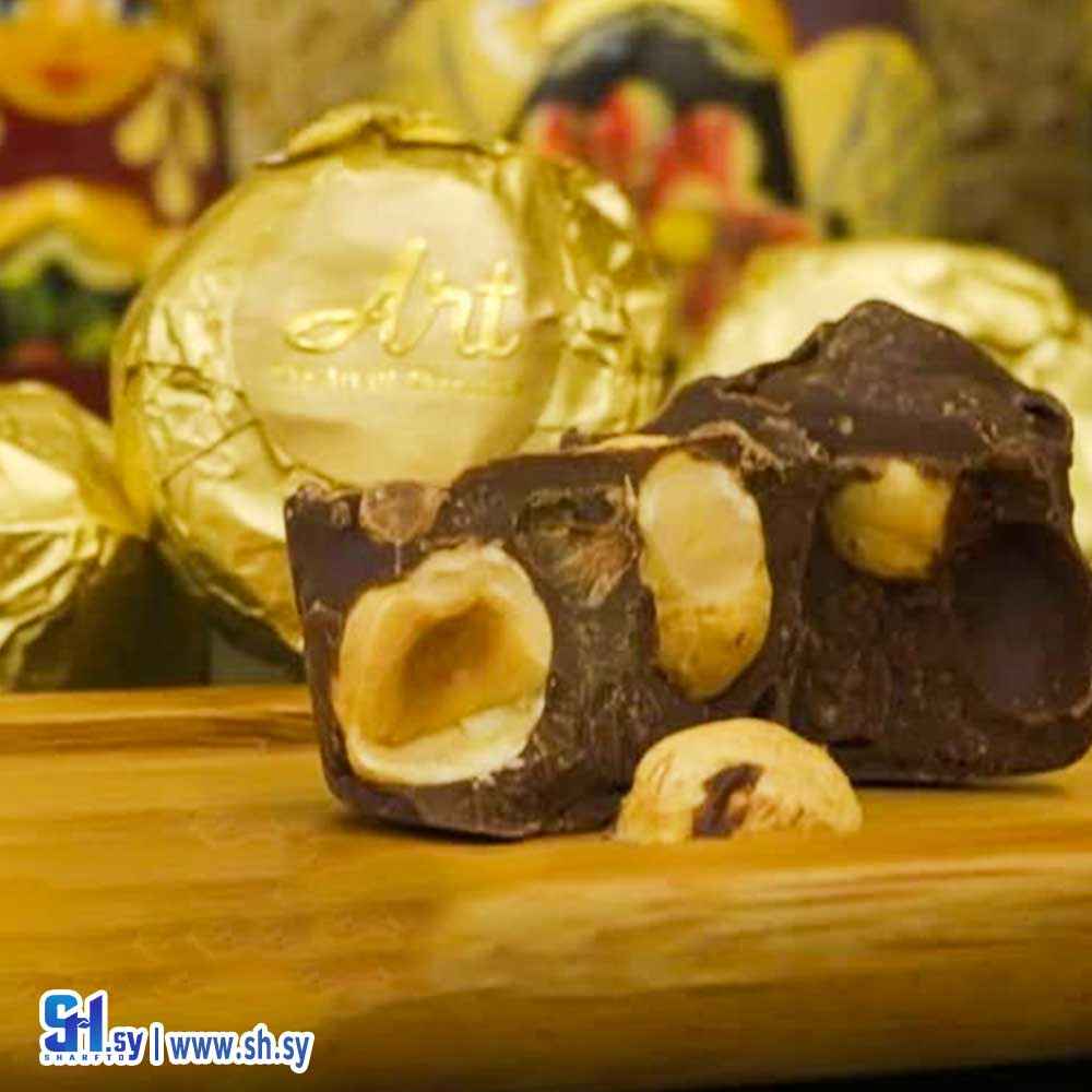 شوكولا الحليب مع حبات البندق المحمص (سكر نبات)