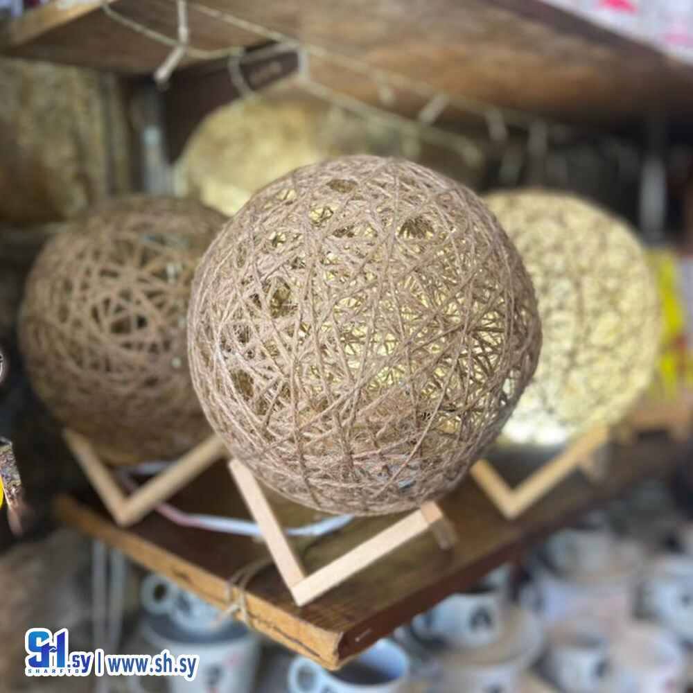 القمر المضيئ (لوز وسكر)