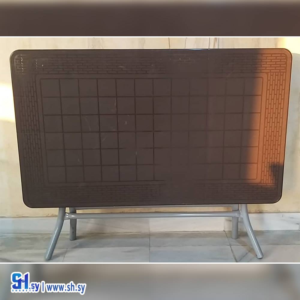 طاولة بلاستيك مع ارجل معدن 2 (وفائي بلاست)