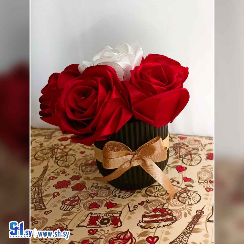 مزهرية ورد أحمر  يدوي موديل 1 (Memo Gifts)