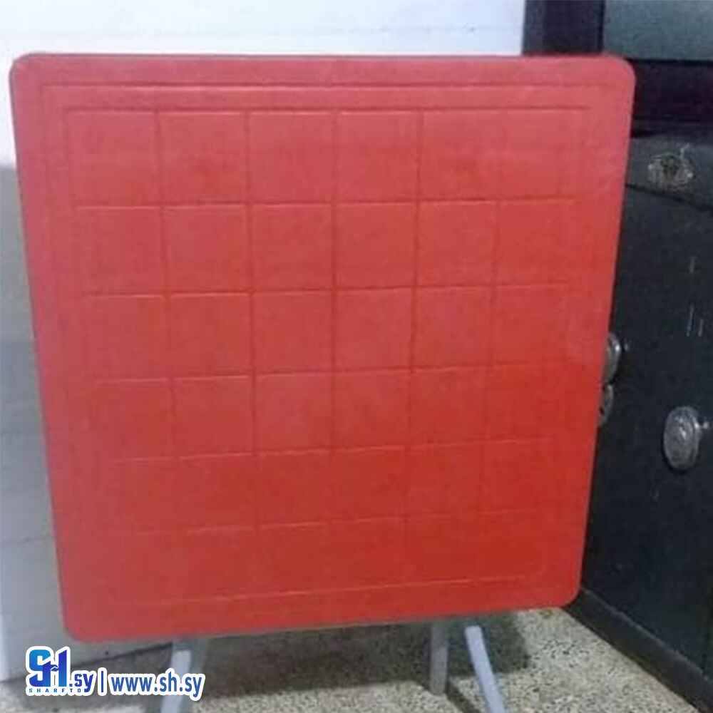 طاولة بلاستيك بأرجل معدن (جميل معلا)