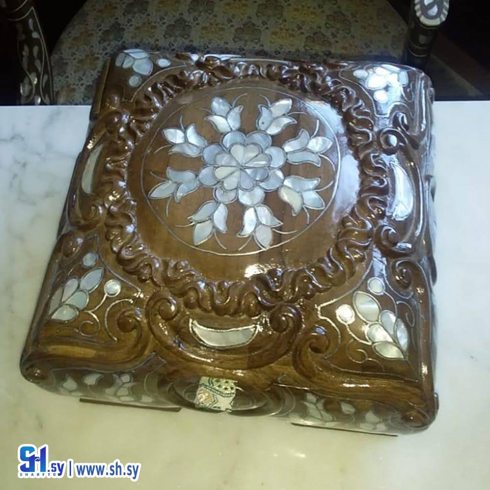 علبة من الخشب الجوز الطبيعي 17 (عصام الحلبي)