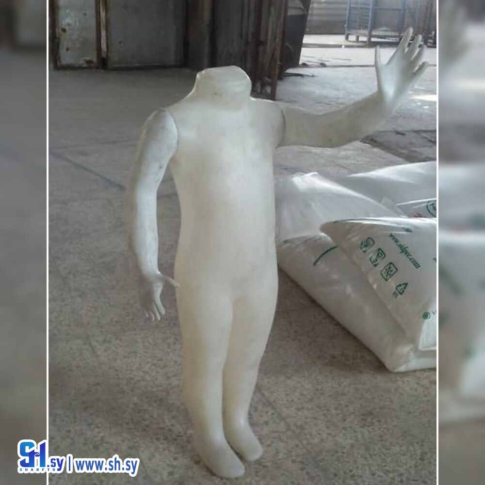 منيكان بلاستيك للملابس الولادية مع يدين (عثمان بلاست)