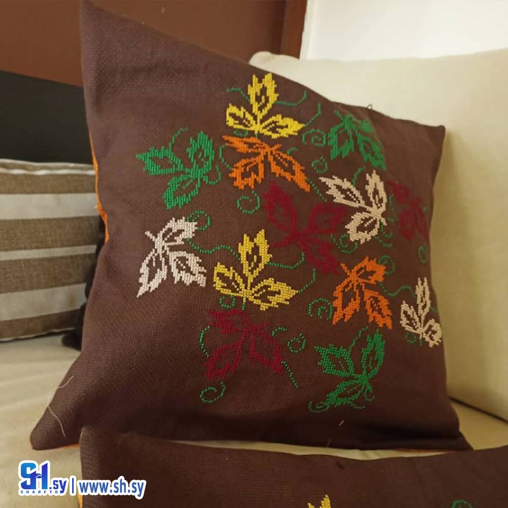 مخدات يدوي تطريز 2 (الغصن العتيق)
