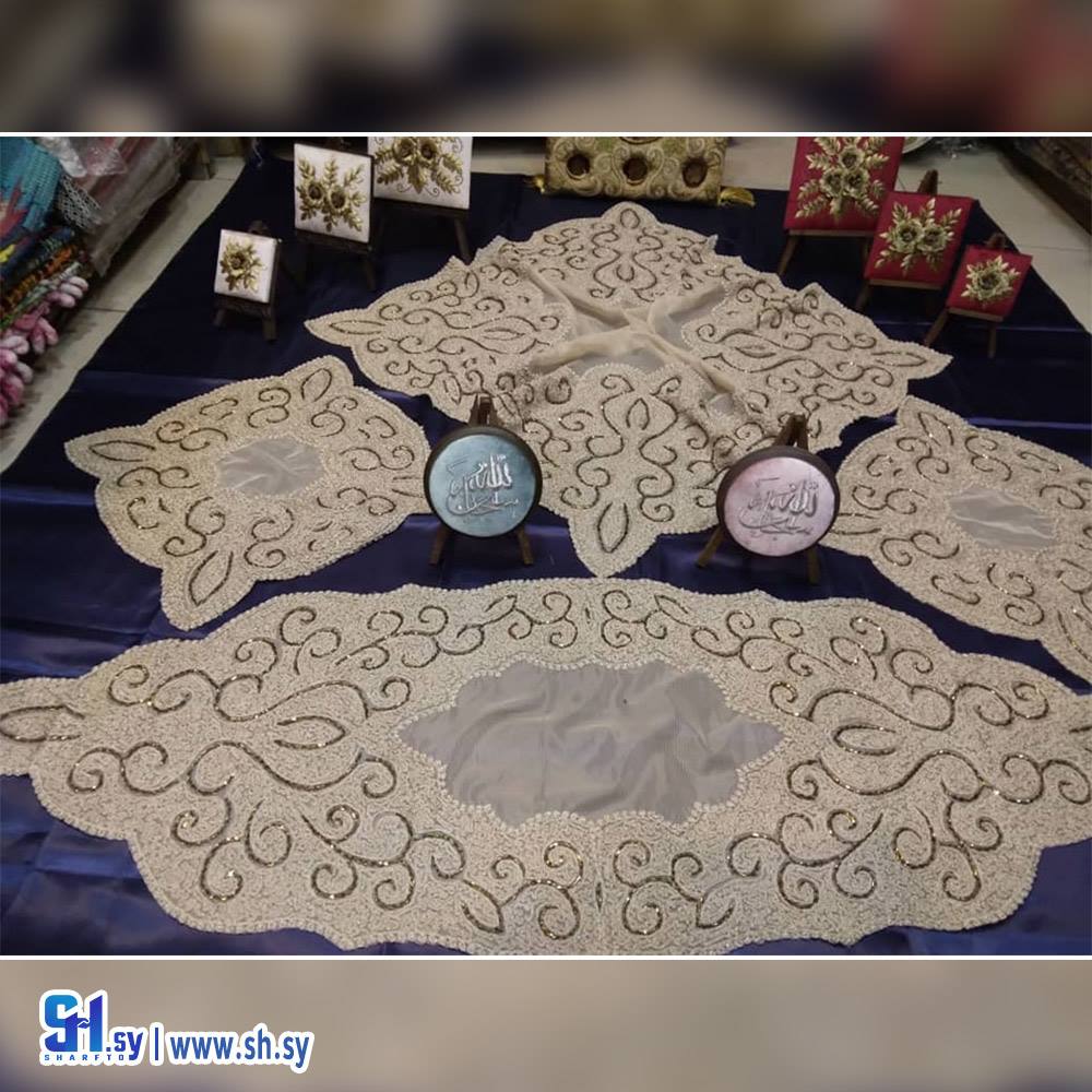 طقم طاولة (بياضات حرير)