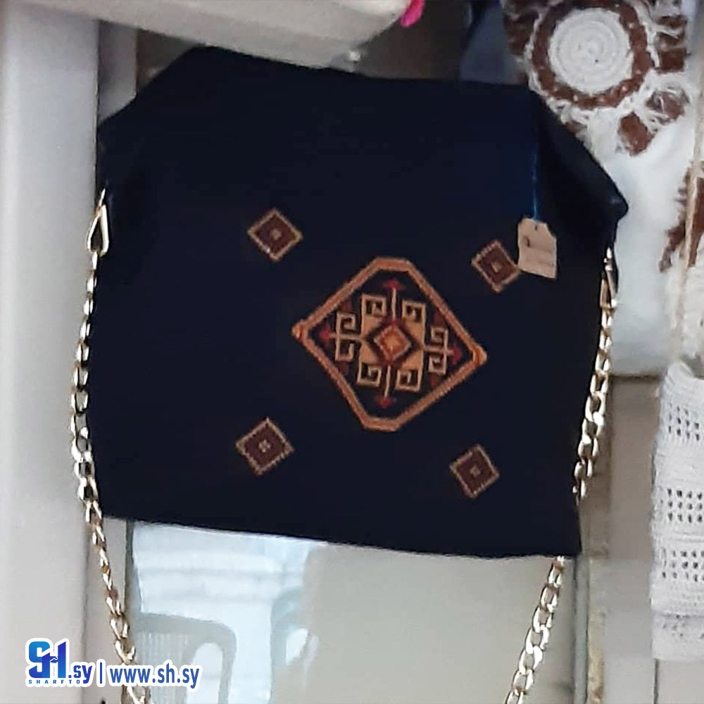 حقيبة كتف نسائية كروشيه مع سنسال (Samah Hassoun)