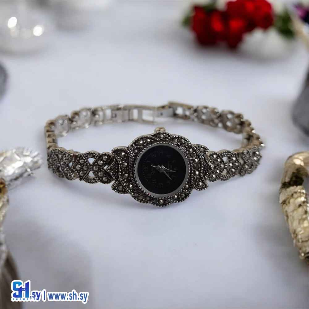 ساعة نسائية فضية بحزام مزخرف (شركة كلاكسي)