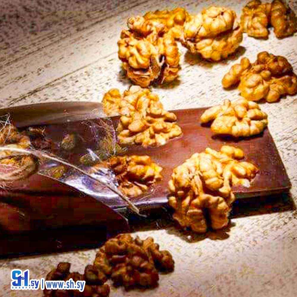 شوكولا زبدة الكاكو الشقراء مع الجوز والزبيب (سكر نبات)