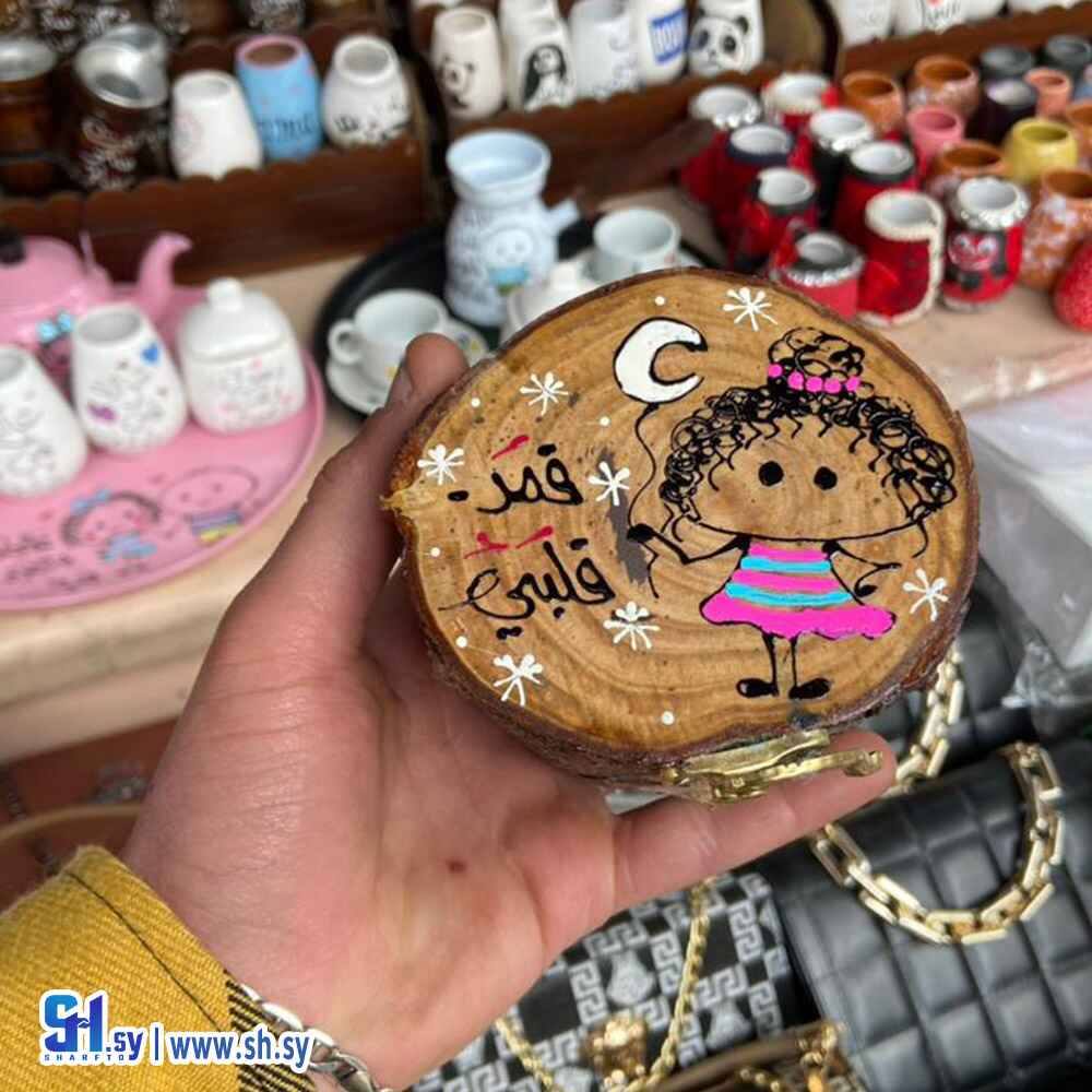 صندوق خشبي (لوز وسكر)