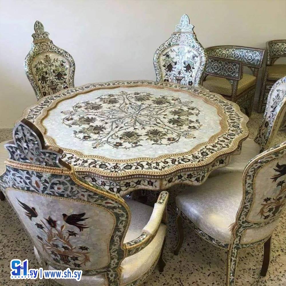 طاولة طعام دائرية الشكل (عصام الحلبي)