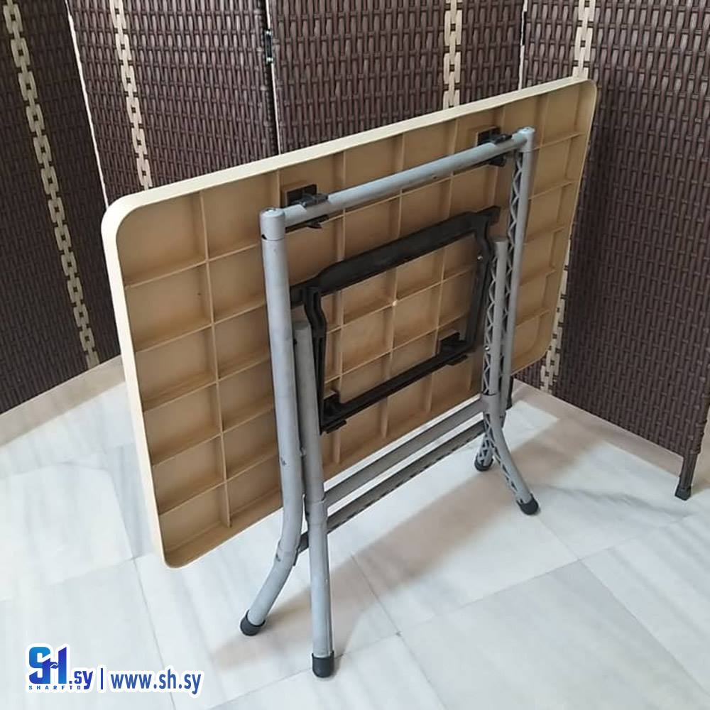 طاولة بلاستيك مع ارجل معدن 1 (وفائي بلاست)