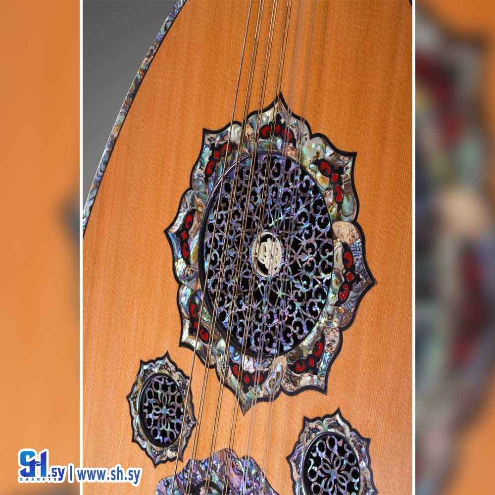 عود موازييك مرصع بالكامل بالصدف (حاضنة دمر المركزية للفنون الحرفية)