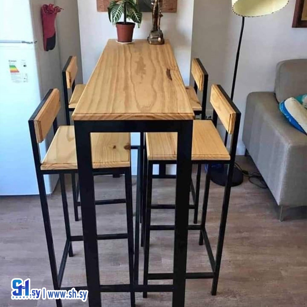 طاولة مع كراسي مرتفعة (Wooden souvenir)