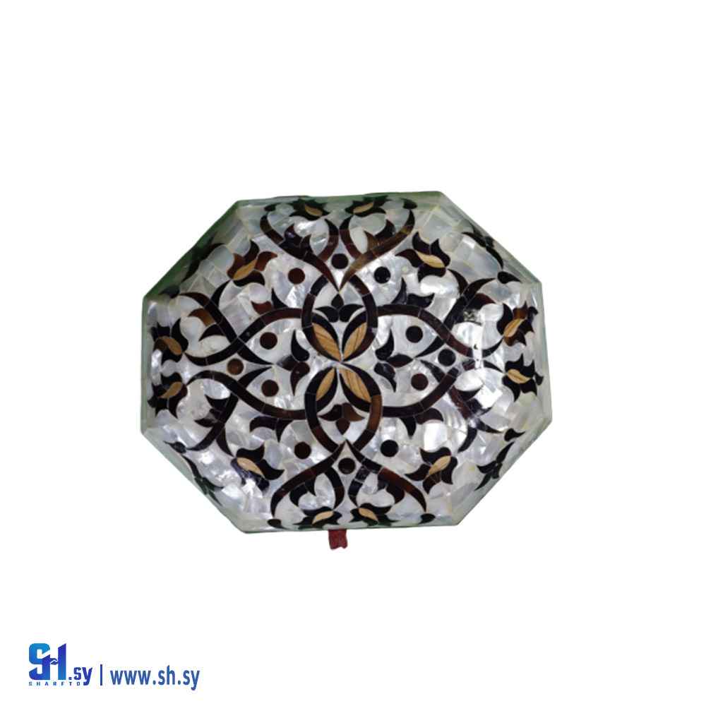 صندوق مجوهرات التراثي بالصدف (حاضنة دمر المركزية للفنون الحرفية)