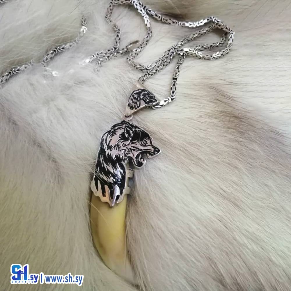 قلادة سن الذئب (أسامينا)