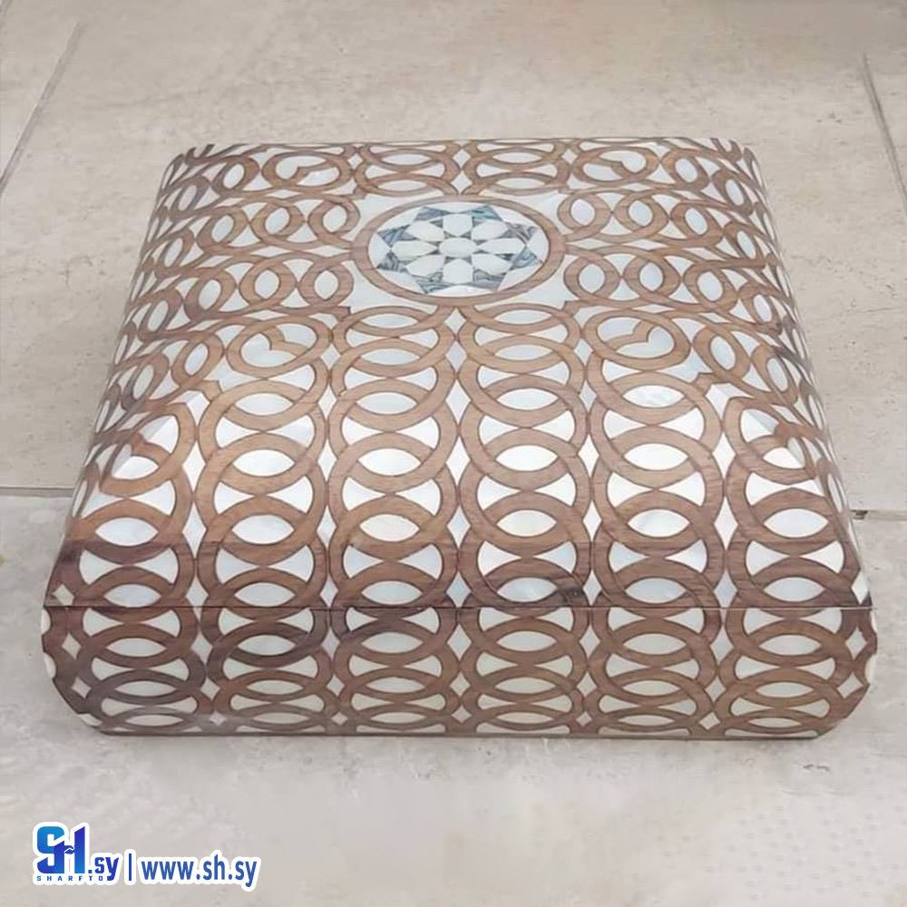 علبة من الخشب الجوز الطبيعي 2 (عصام الحلبي)