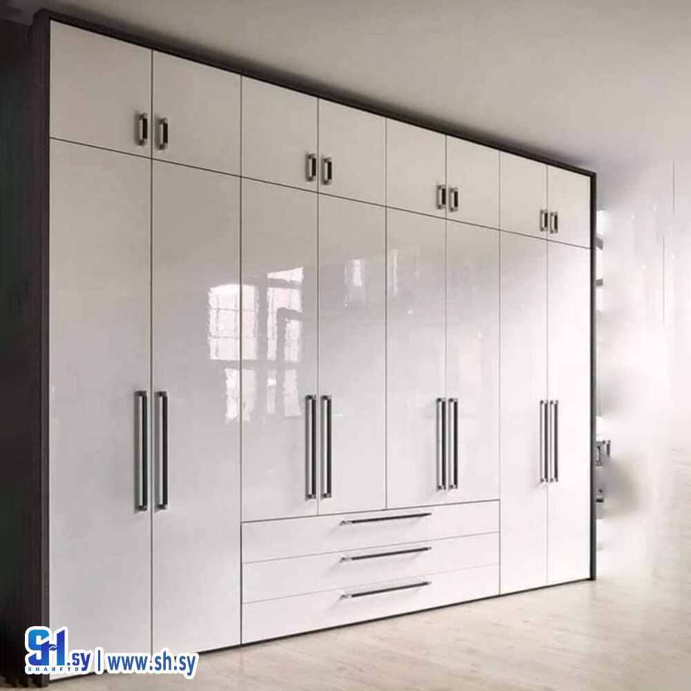 خزانة أربع بواب مع طبقات(مفروشات منار العصرية)