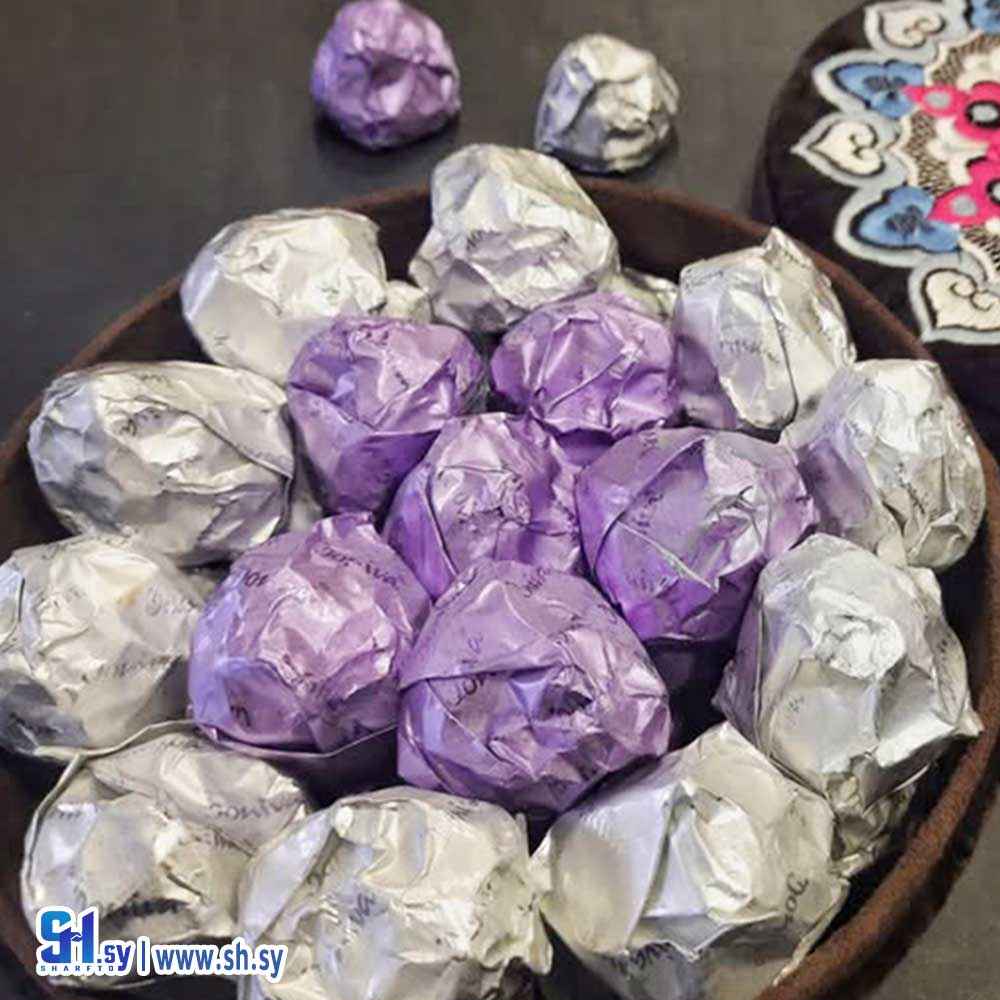 شوكولا الحليب مع حبات المكسرات والزبيب (سكر نبات)