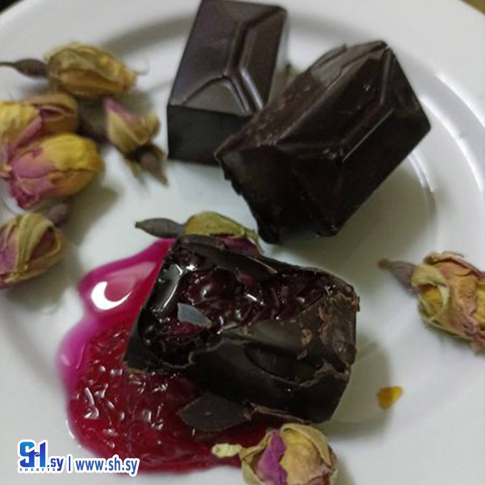 شوكولا دارك محشي مربى الورد (Stephanie Chocolate)