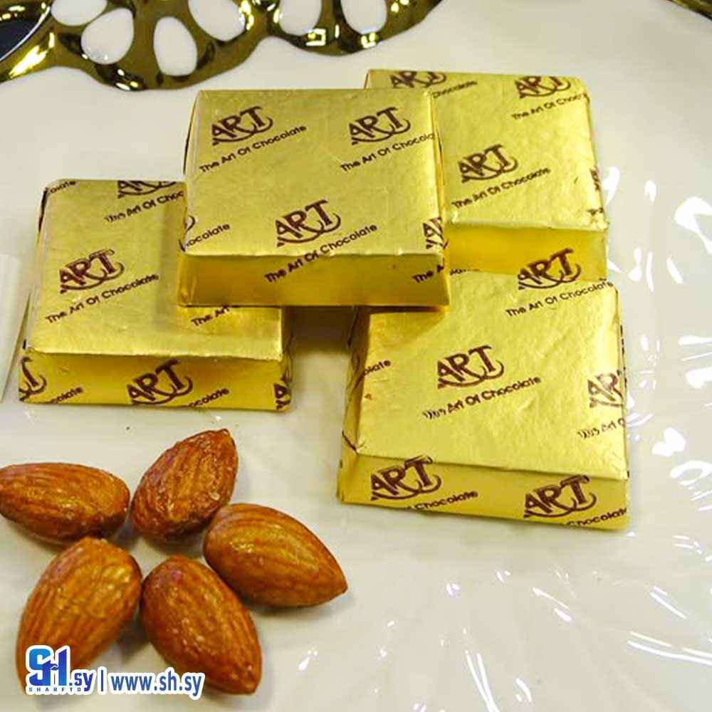 شوكولا الحليب مع قطع اللوز المحمص (سكر نبات)