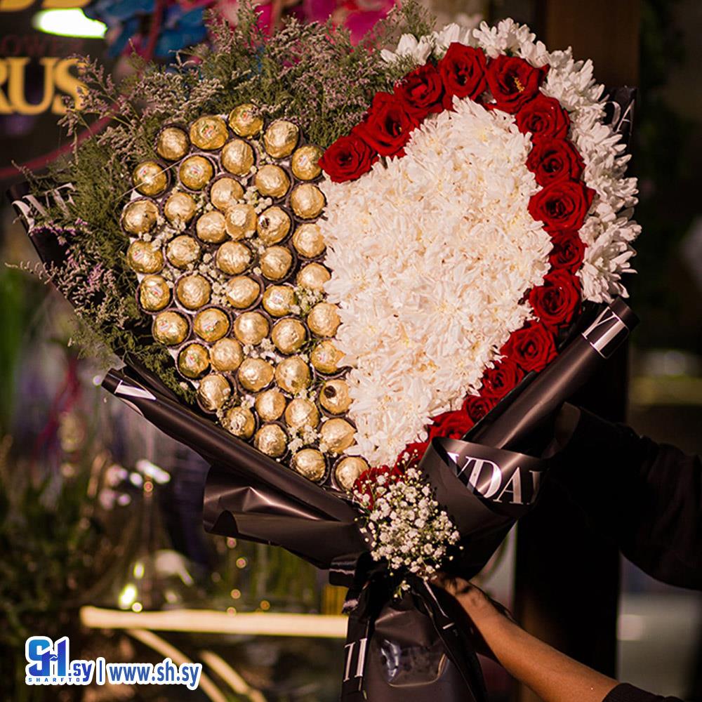 تزيين باقات ورد وشوكولا موديل القلب (أزهار الوروس)