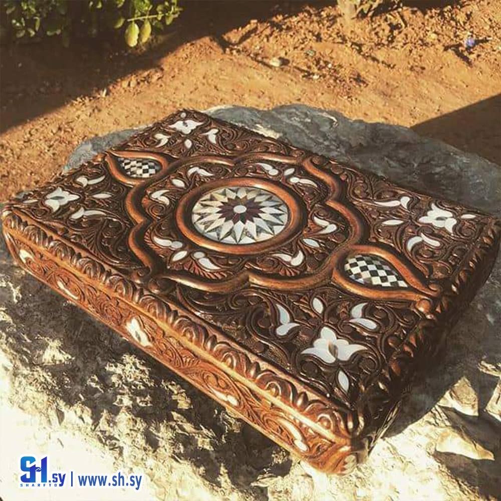 علبة من الخشب الجوز الطبيعي 12 (عصام الحلبي)