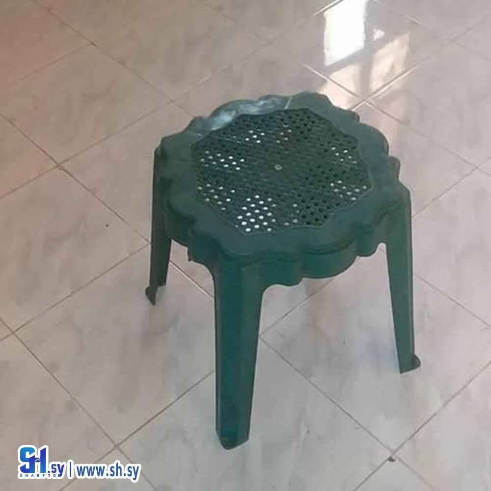 طاولة بلاستيك صغيرة (جميل معلا)