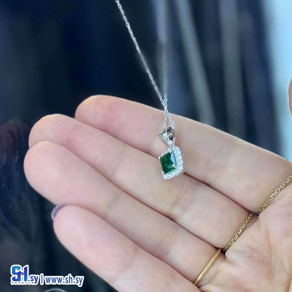 قلادة الجوهرة (فلوتورا)