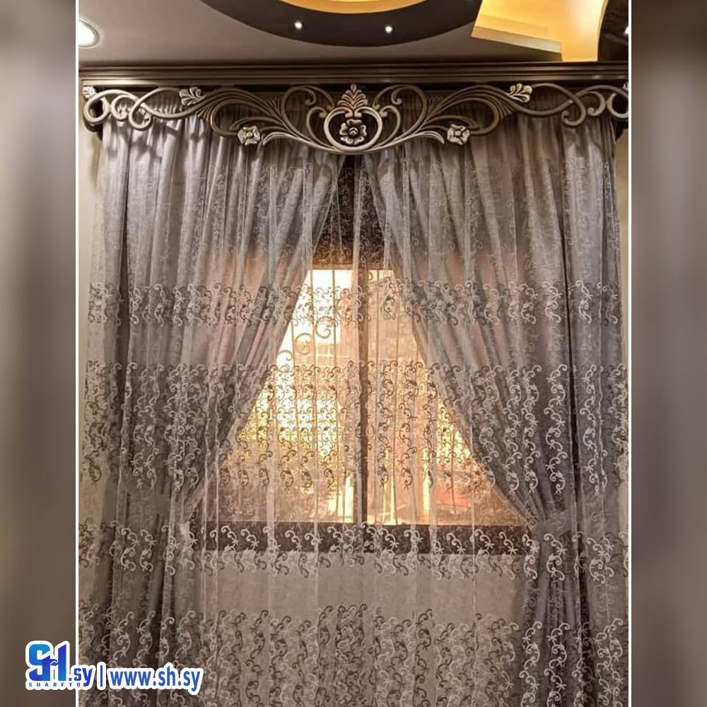 ستارة مع تاج خشب (ستائر ومفروشات بانة)