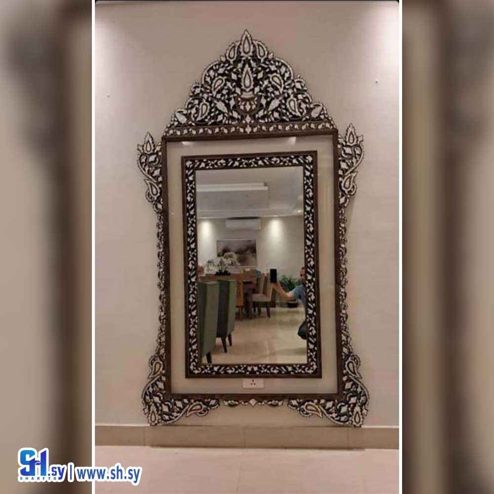 مرآة جدارية خشبية موديل 0007 (حاضنة دمر المركزية للفنون الحرفية)