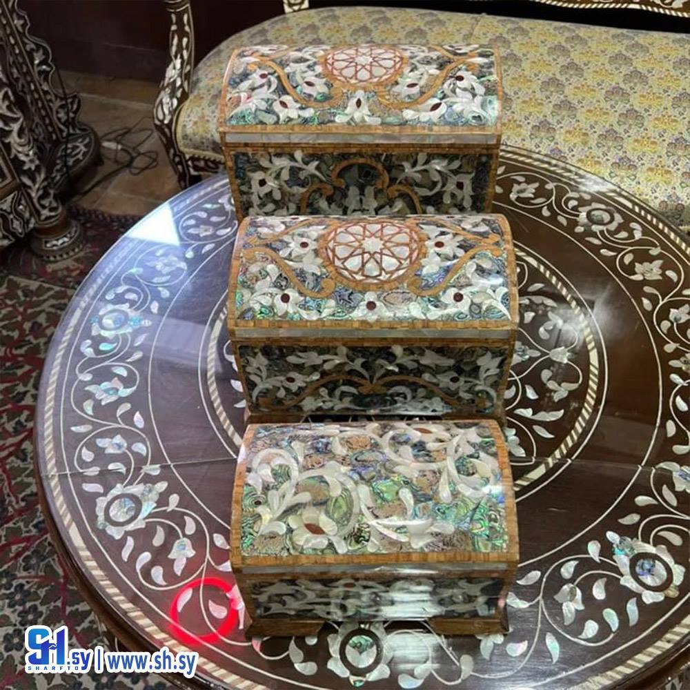 علب من الخشب الجوز الطبيعي 1 (عصام الحلبي)